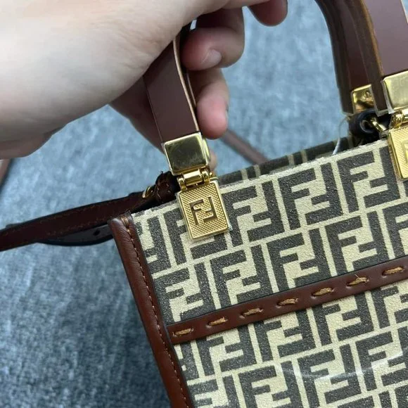 100% Authentic Fendi Shoulder Bag - Picture 7 of 16